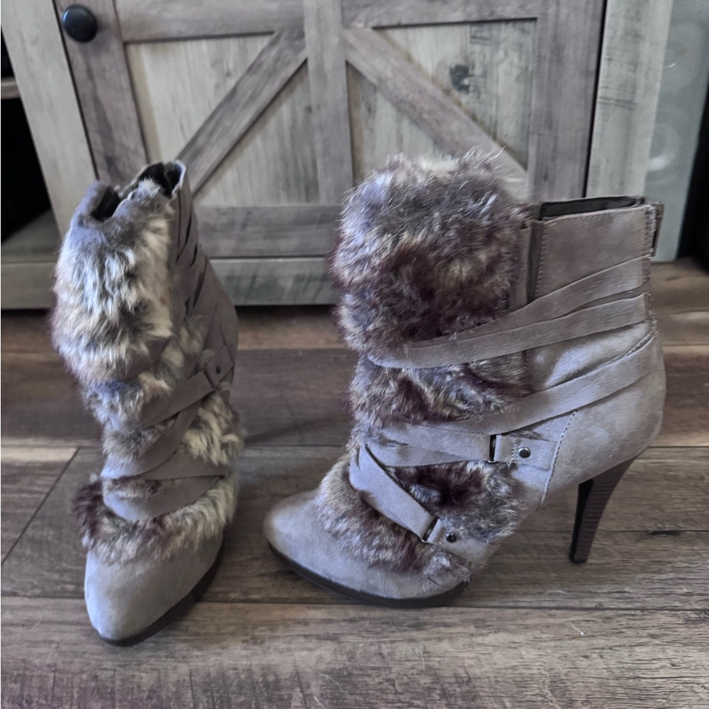 Kohl's Taupe Faux Fur Strappy Ankle Boots sz 9